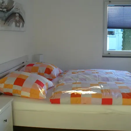 Rheinaue Apartament *